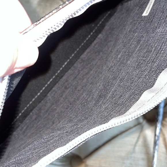 NWOT 8 brushes & case - Picture 4 of 10